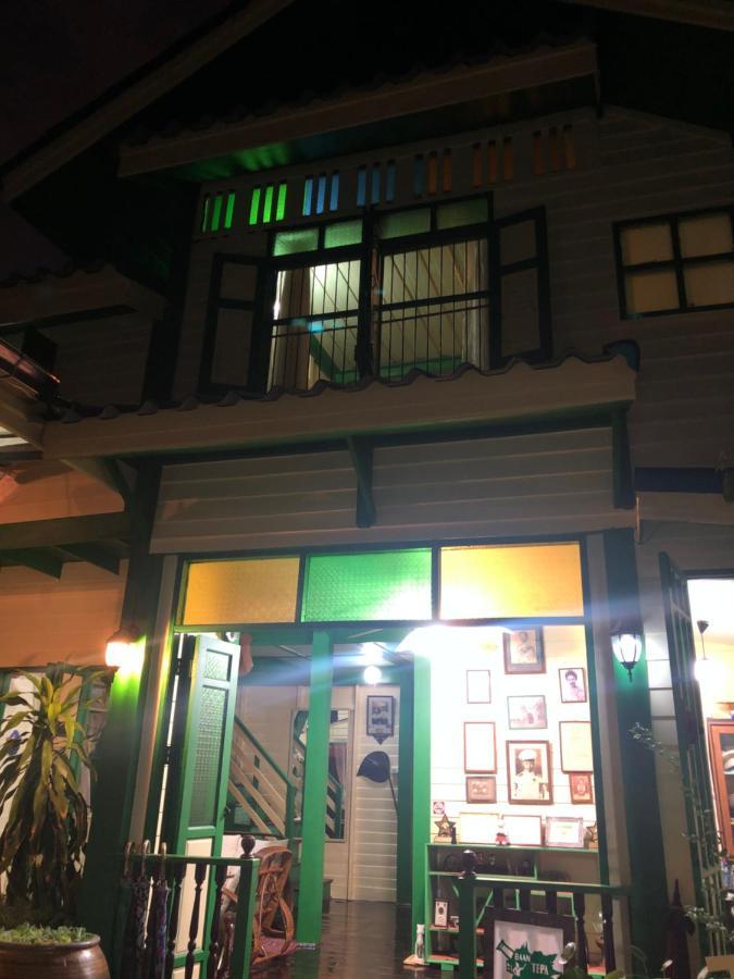 Baan Tepa Boutique House Bed & Breakfast Bangkok Exterior photo